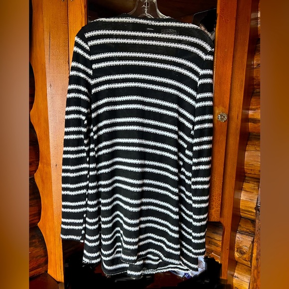 Volcom Wrap Sweater SZ S (Fits 4-10) Black and White Striped.NWOT - Picture 7 of 9
